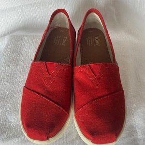 Girls TOMS Classic Red Slip Ons, Size 4